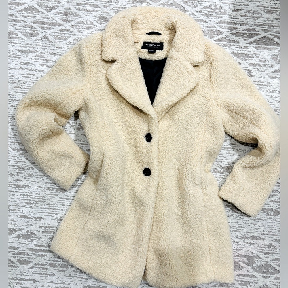 LIZ CLAIBORNE TEDDY COAT.  (MED)